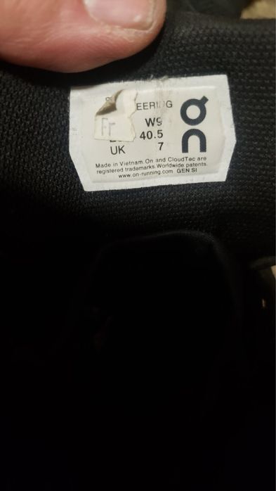 Кросівки оригінальні gore-tex waterproof On Cloud, розмір 40,5