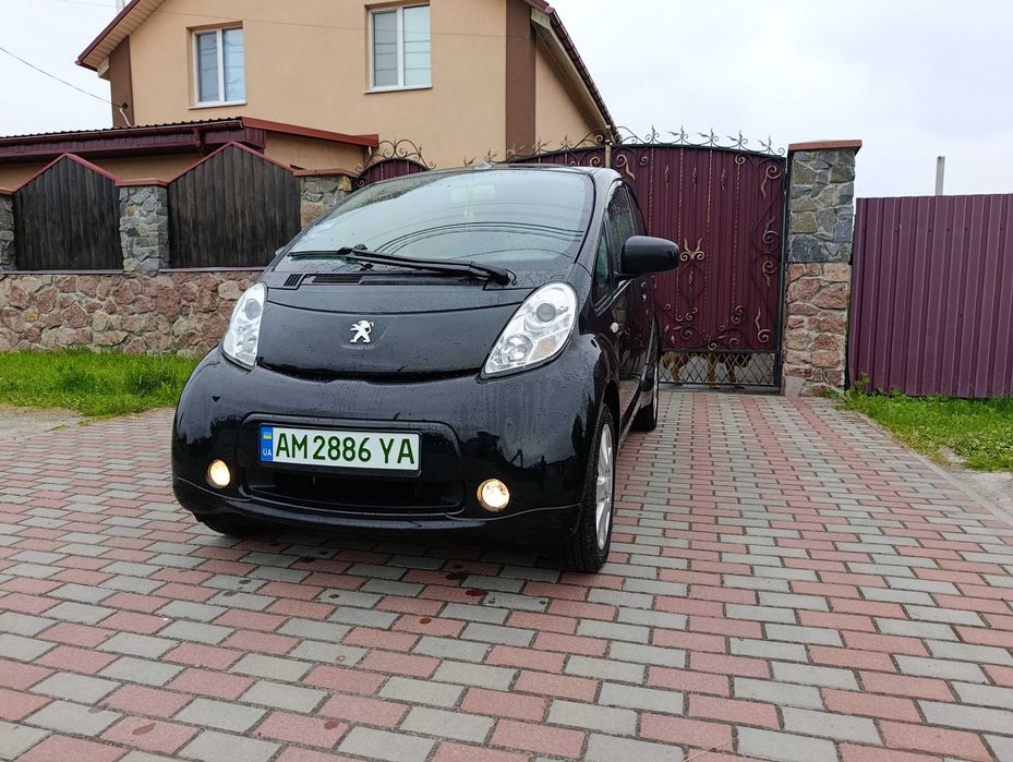 Peugeot iOn 2012 Електро