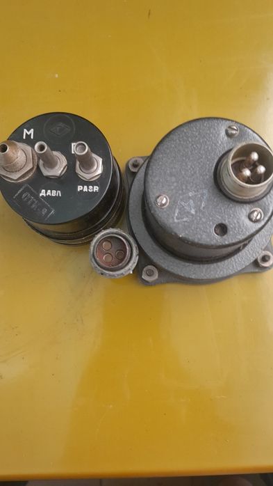 Указатель температуры (ТУЭ4), Указатель давления.