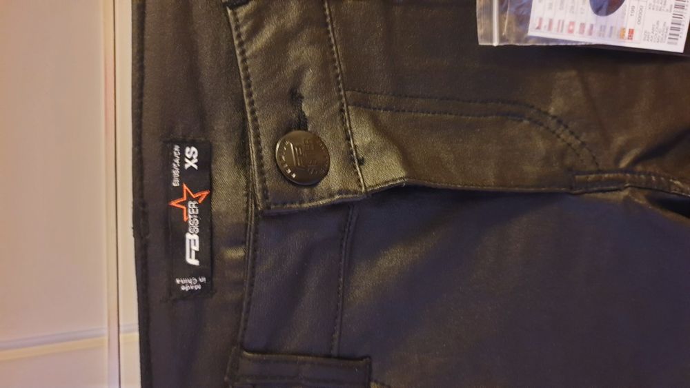 Nowe spodnie rurki imitacja skóry XS New Yorker