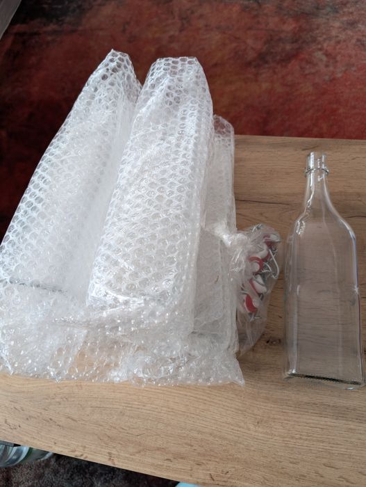 Sześć butelek 1L  na zapięcie mechaniczne, nowe. Cena za kpl.