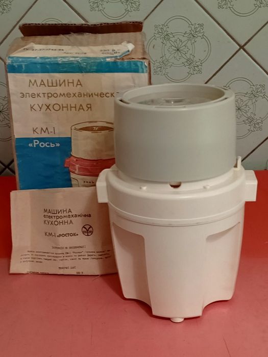 Продам кухонну машину електромеханічну