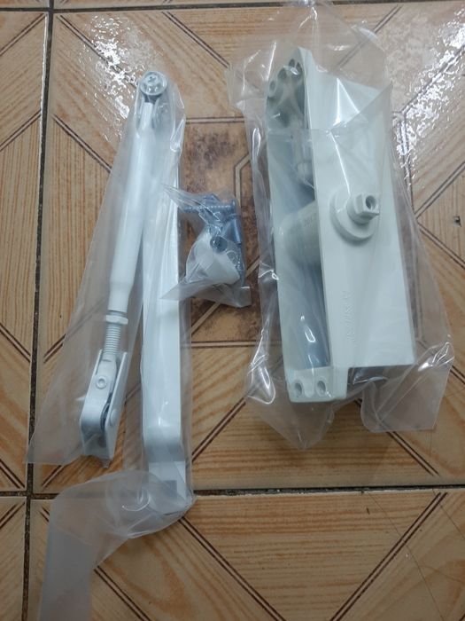 Доводчик дверний HENTEN 410 — 65 кг білий