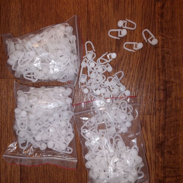 Крючок с роликом Mőller для карниза штор мюллер  Германия