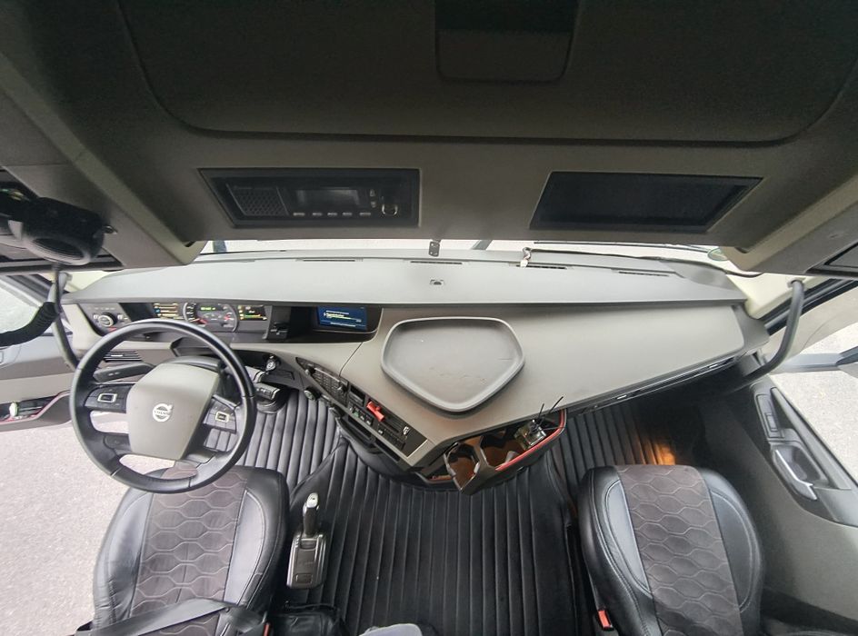 В продажу Volvo fh13