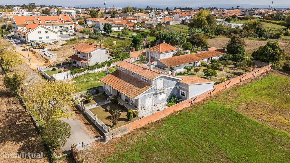 Moradia T4 para venda