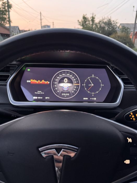 Tesla model s P85+. 2013
