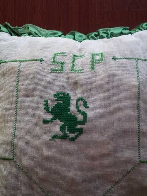 Almofada SCP - nova, bordada à mão