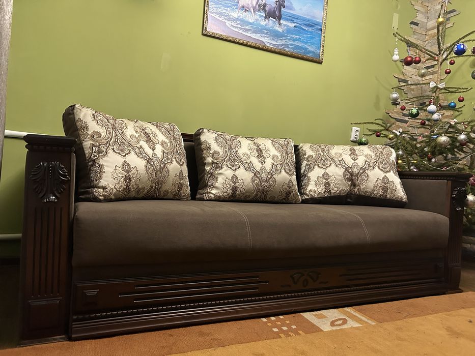 Продам диван,майже новий