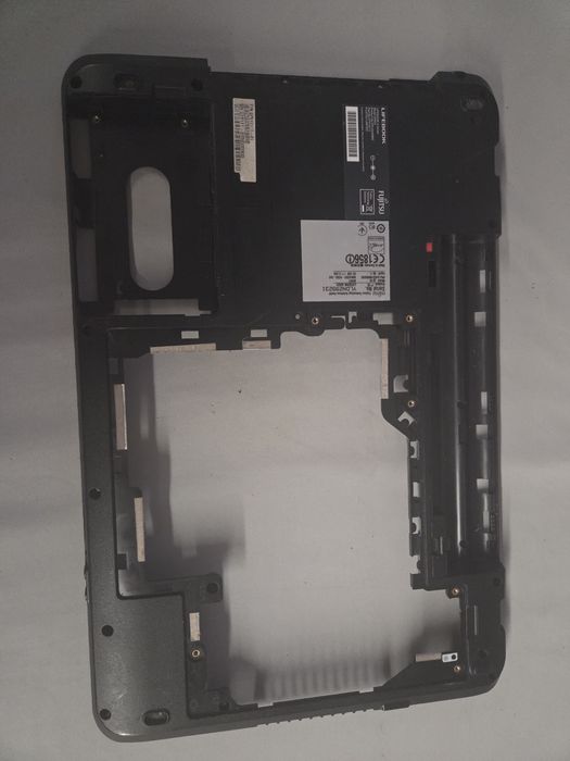 Sprzedam dolną obudowę do laptopa FUJITSU LIFEBOOK AH531