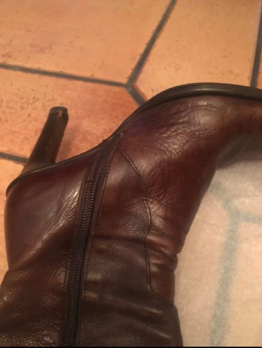 Botas de cano alto em pele