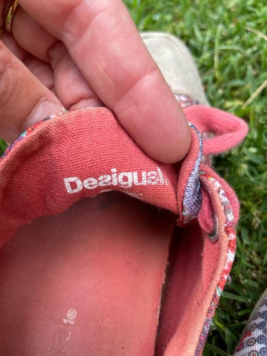 Ténis marca Desigual, número 37
