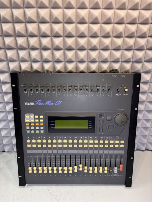 Mikser Yamaha PRO MIX 01
