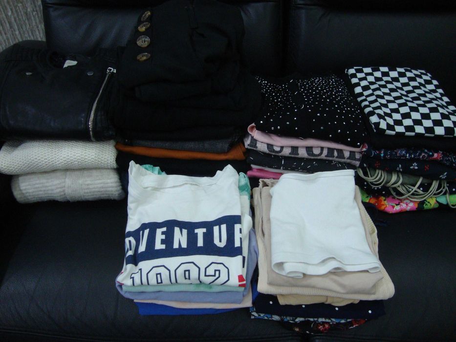 Zestaw 40 sztuk ubrań damskich rozm. XS spodnie bluzka kurtka sukienka