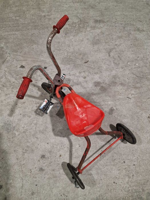 Triciclo dos anos 60 para restauro