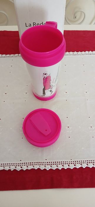 Copo de plástico com tampa, novo