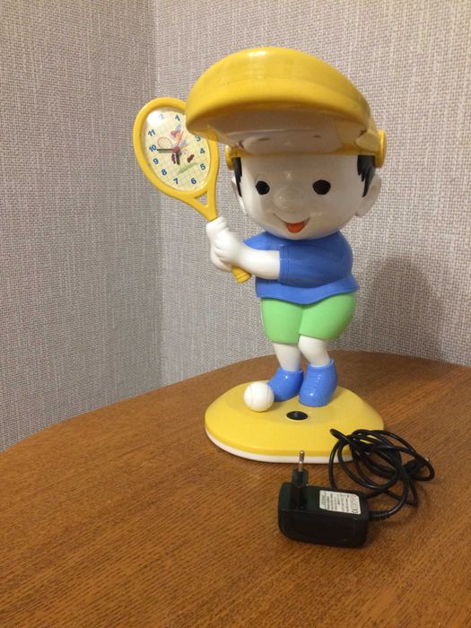 Lampka biurkowa K-MT-TENISISTA LED - beżowa wraz z zegarem.