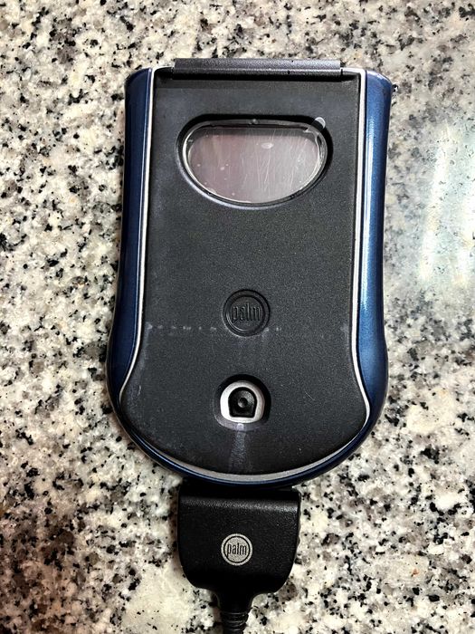 Palm M130 com carregador, caixa , dock e software,  precisa de bateria