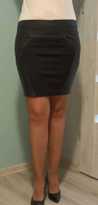 Czarna spódnica skóra