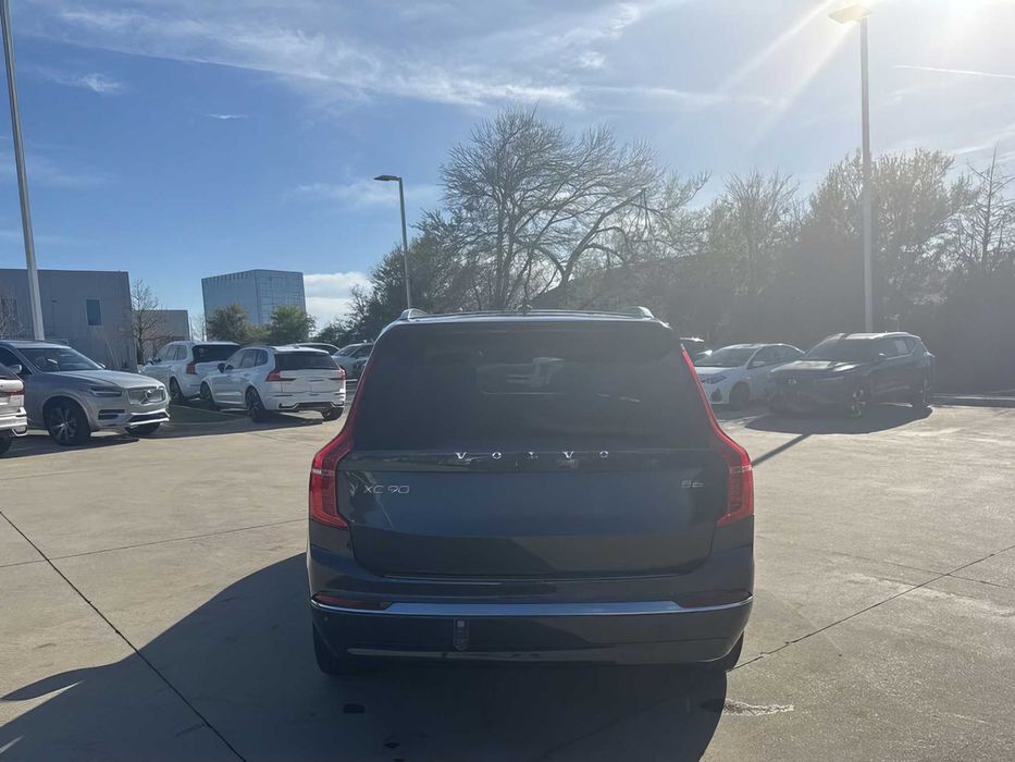 Volvo XC90 B6 Plus Bright Theme 7-Passenger      2023