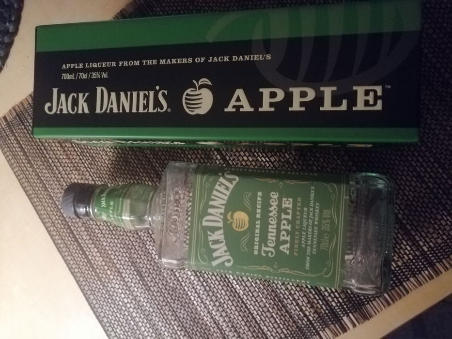 Caixas e garrafas Jack Daniels