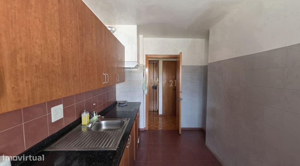 Apartamento T2  no Pragal / Monte Caparica com 2 elevadores e ótimo ac