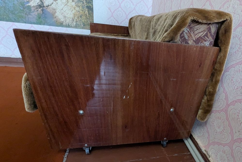 Невеличкий диван на колесиках, самовивіз