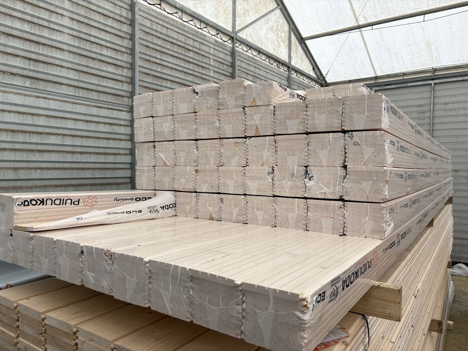 Podbitka świerk skandynawski skład z drewnem makowiec