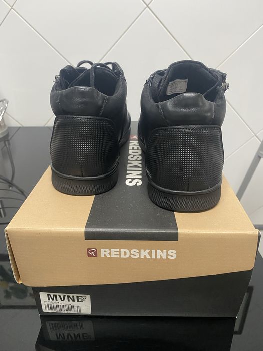 Sapatos novos da marca redskins