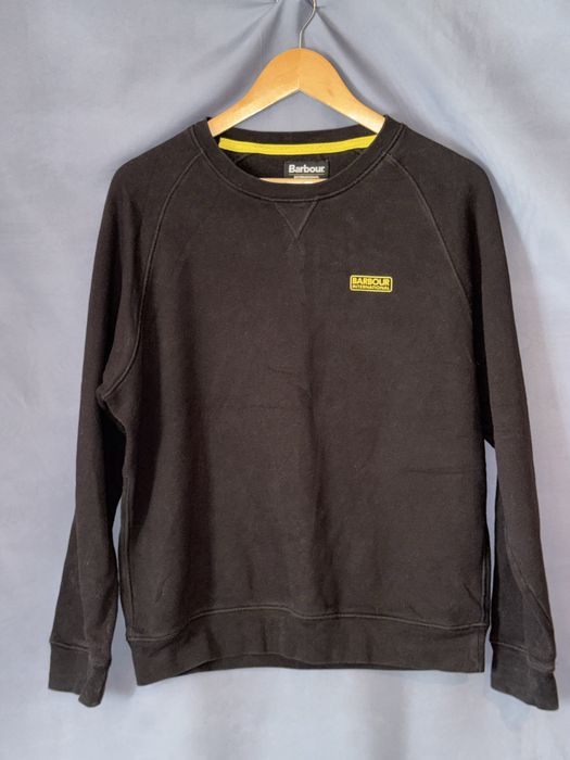 черный свитшот бренда Barbour International
