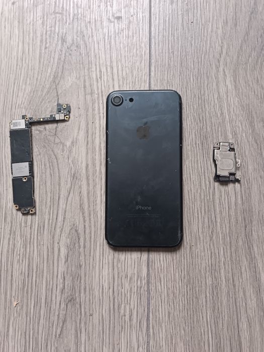 iPhone 7  2gb / 32gb