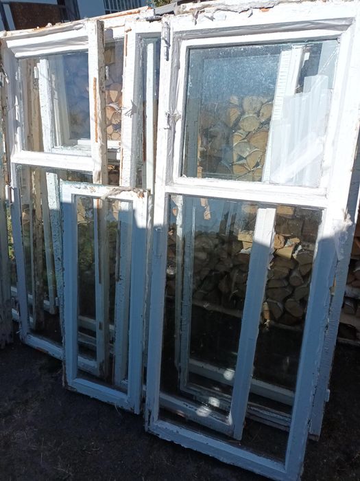Віконні рами зі склом