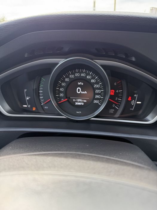 Volvo v4 cross country 2015