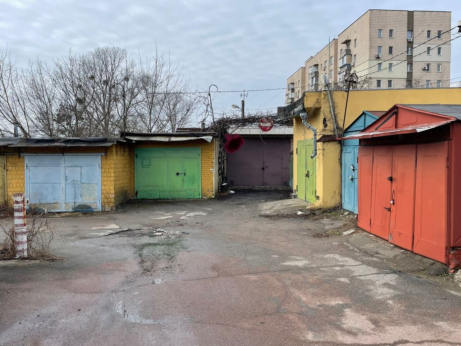 Продам великий гараж Печерськ
