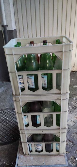 Skrzynki na butelki z PRL