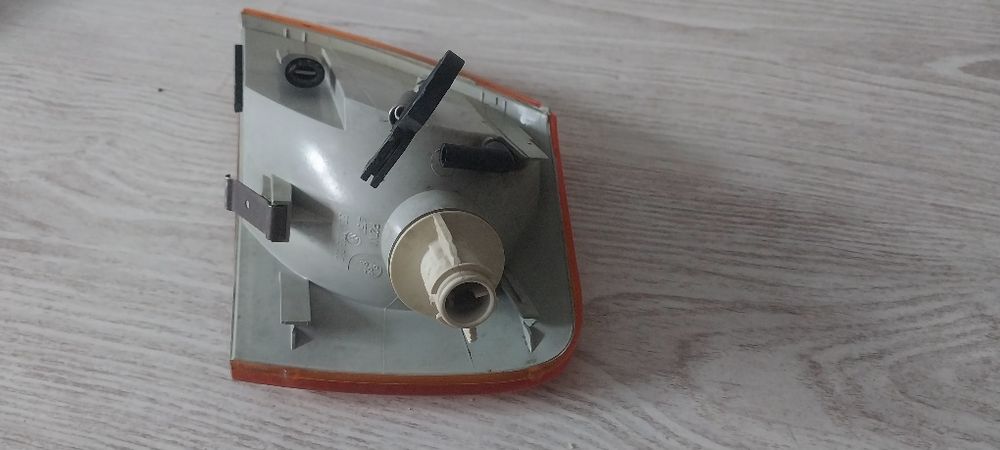 Поворотник правий B 5 Passat