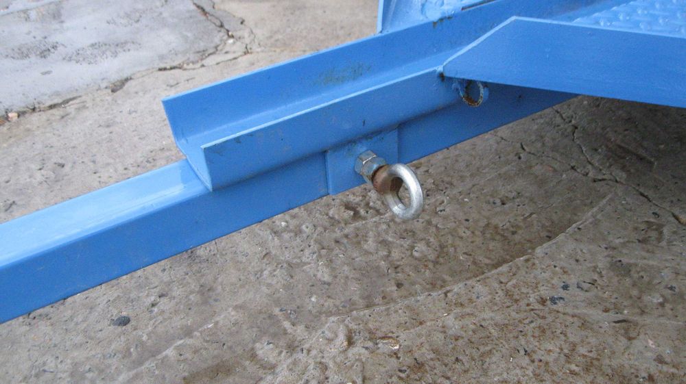 Причеп для перевозки мотоциклів, човнів.