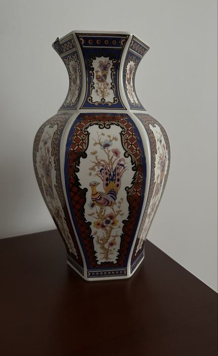 Dekoracyjny wazon porcelanowy