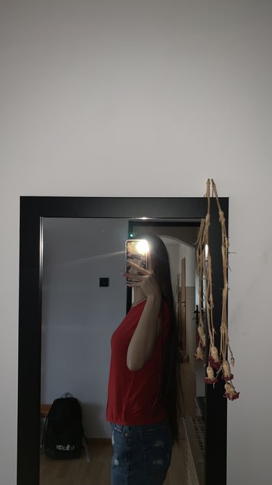 czerwona koszulka t-shirt gumka