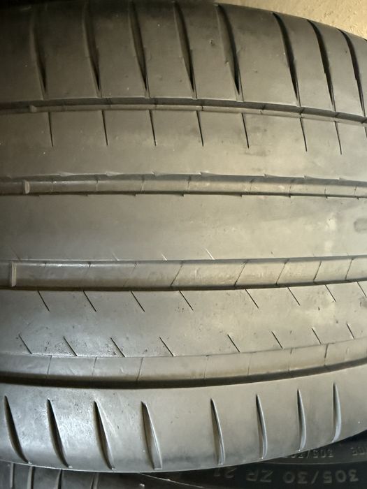 305/30 r21 Michelin 2 шт.