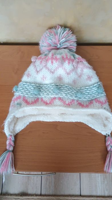 Продам зимову шапку для дівчинки