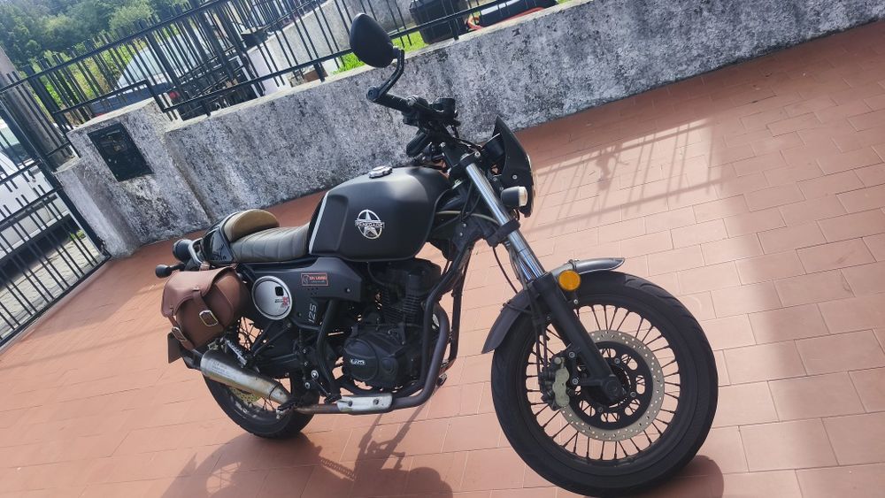 Um renegade scambler x cafe 125cc