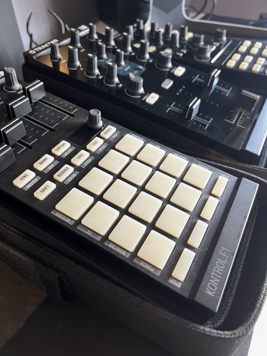 Traktor Kontrol F1 + Bolsa NI