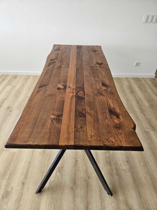 Mesa de madeira rústica