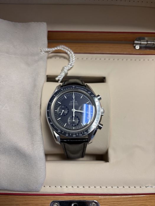 Продаж годинників Omega Speedmaster