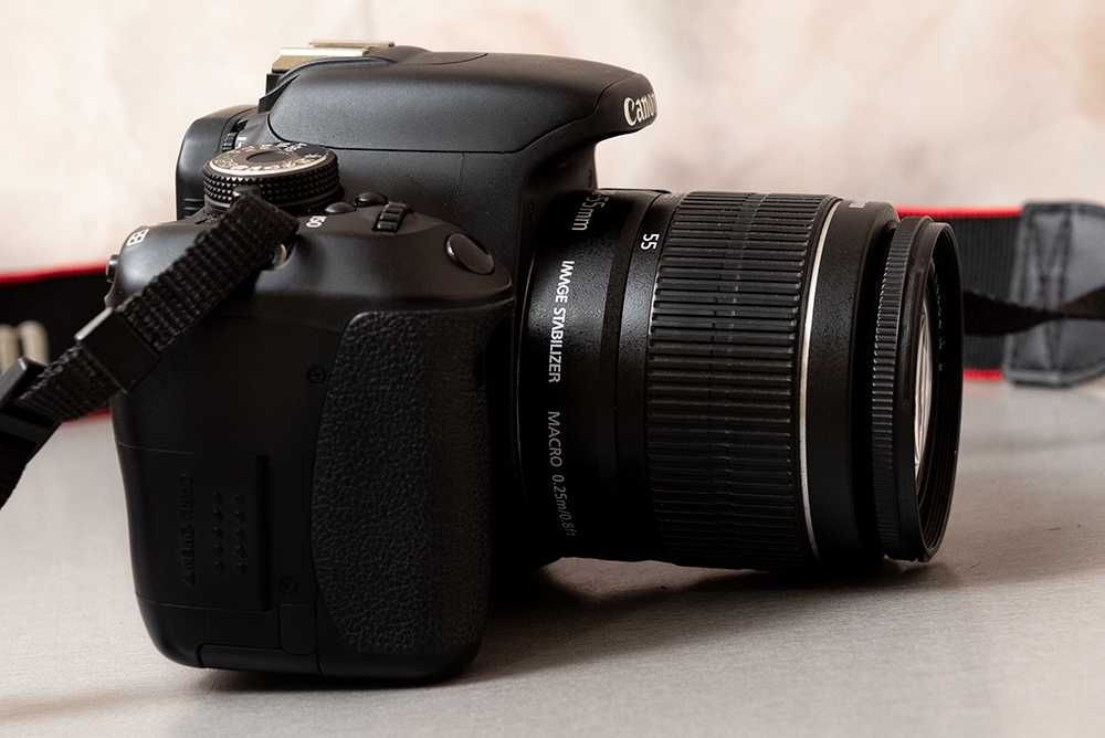 Canon EOS 600D дзеркальний фотоапарат -Повний комплект