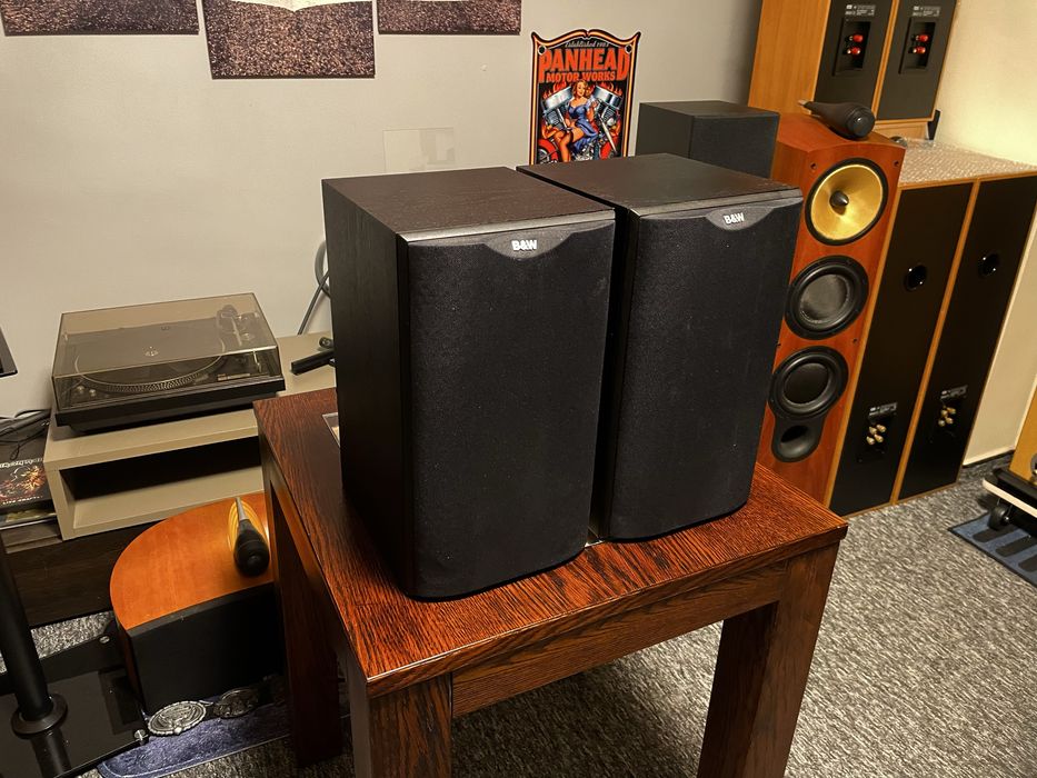 Kolumny podstawkowe monitory Bowers & Wilkins DM601 S1 + wieszaki