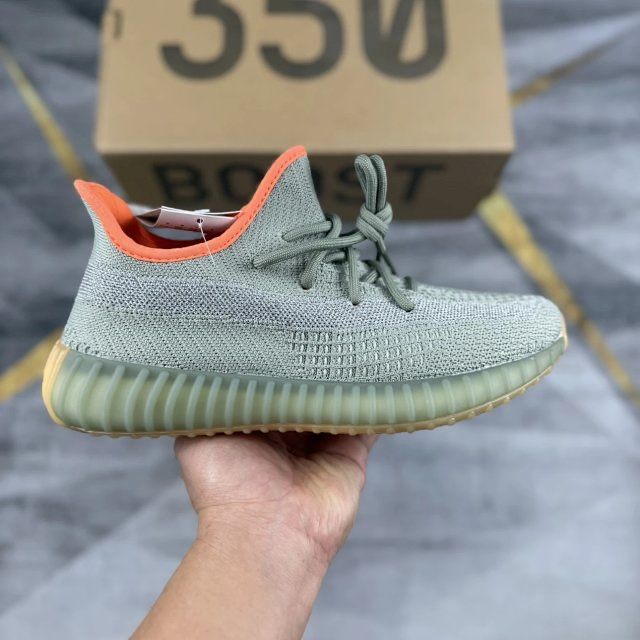 Adidas Yeezy, 43