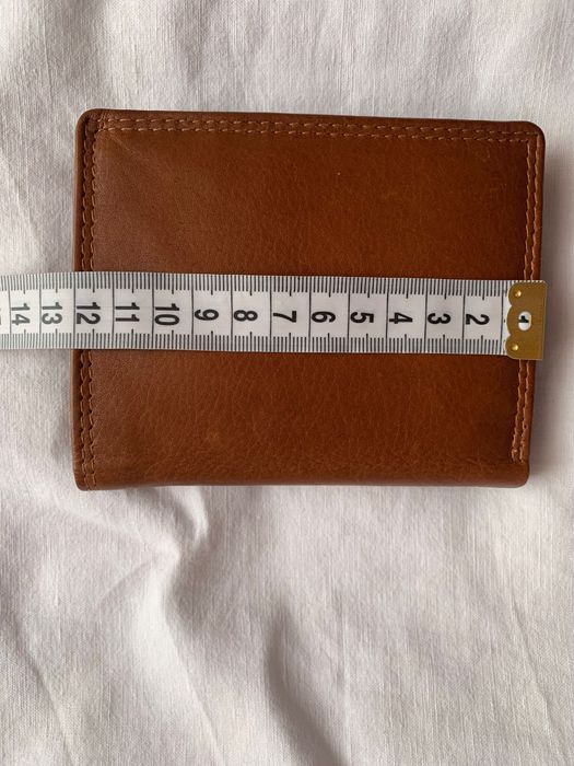 Шкіряний коричневий гаманець.