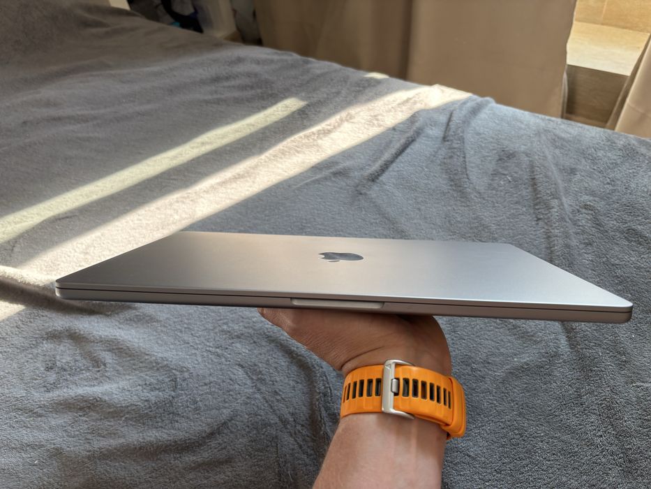 MacBook Air 15″ M2, 256ГБ/ 8 ГБ / 2023 — Starlight